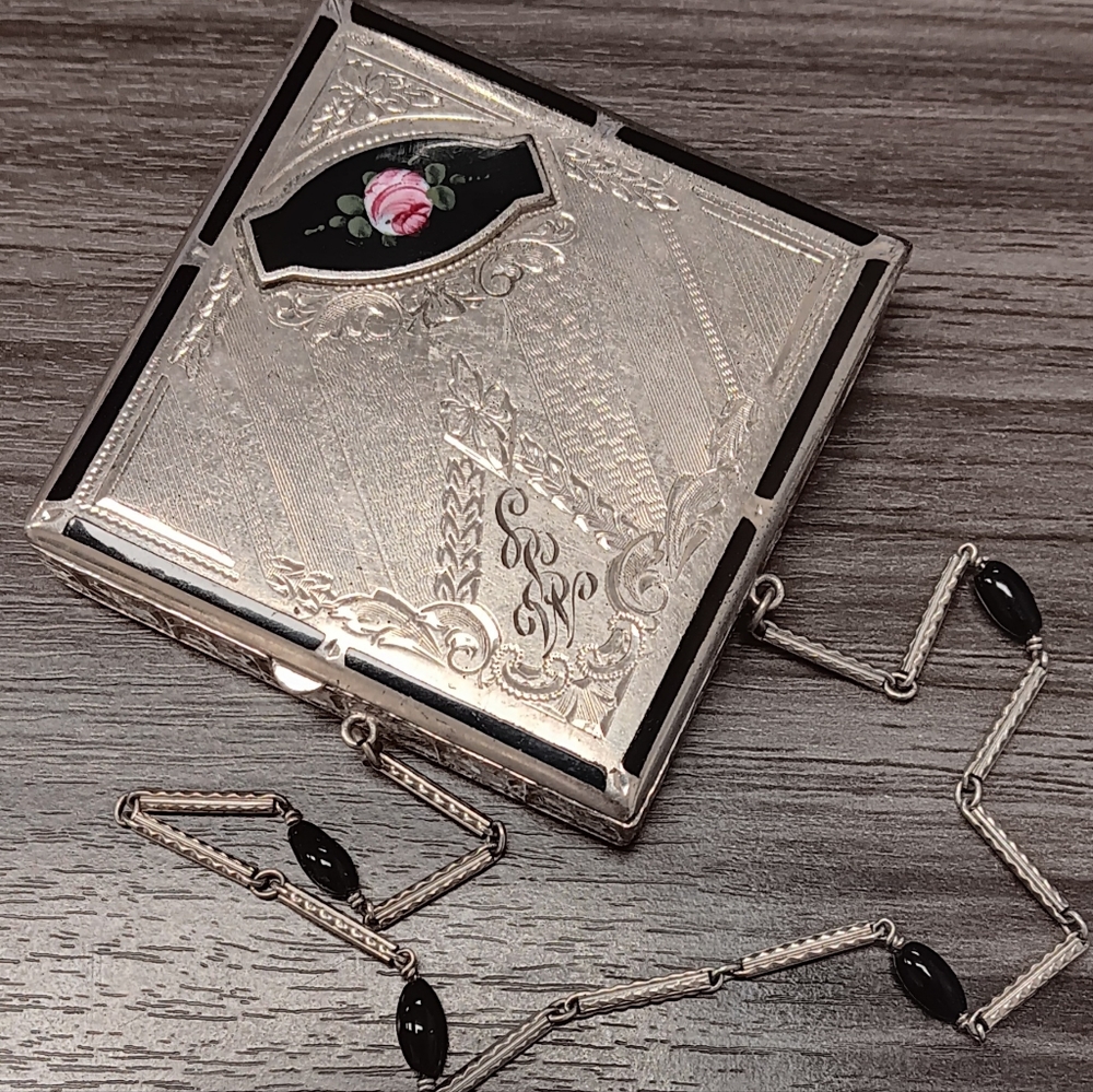 Wristlet compact